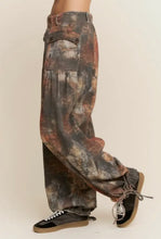 Load image into Gallery viewer, Abstract Wash Wide-Leg Cargo Pants