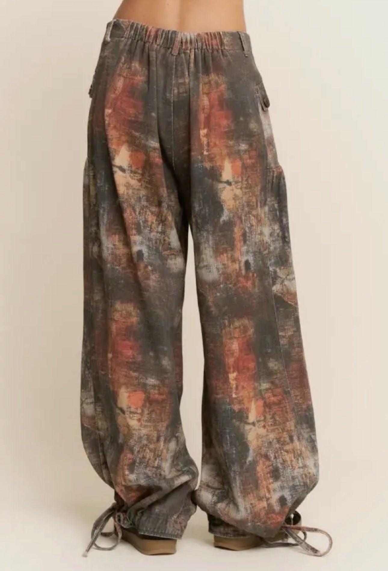 Abstract Wash Wide-Leg Cargo Pants